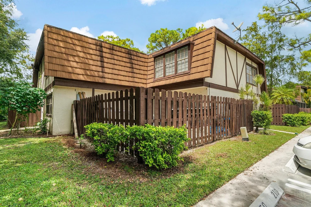 Unit for sale at 134 Weybridge Circle, Royal Palm Beach, FL 33411