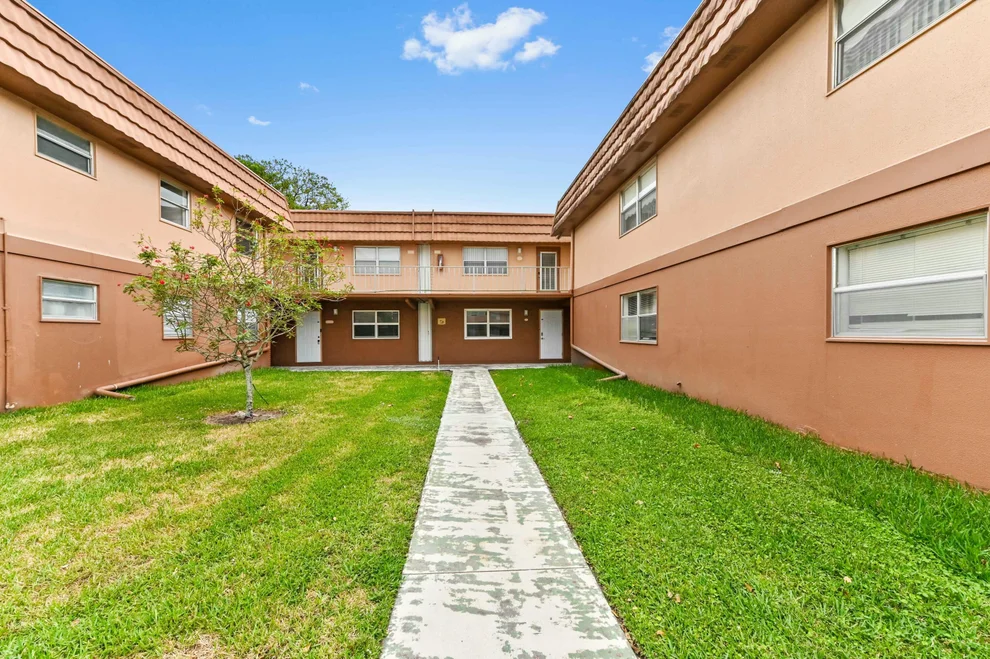Unit for sale at 513 Saxony K, Delray Beach, FL 33446