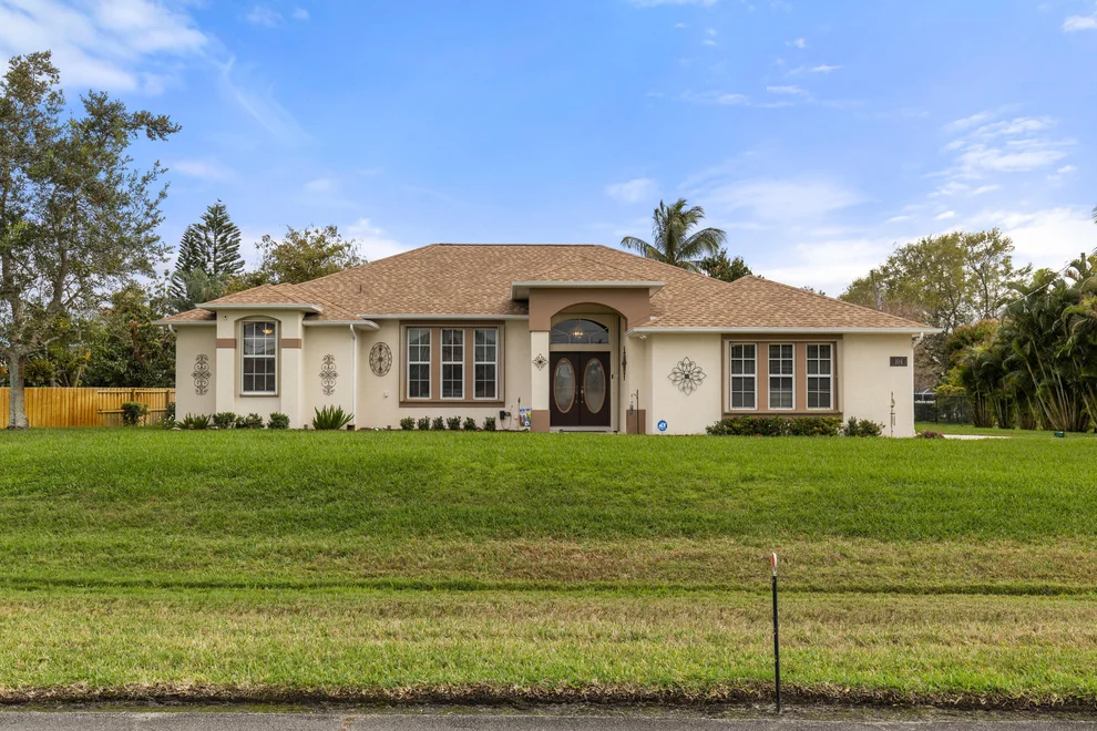 Unit for sale at 104 SW Lion Lane, Port St Lucie, FL 34953