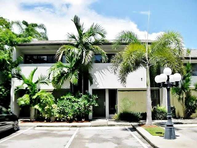 Unit for sale at 3900 NE 18th Avenue, Oakland Park, FL 33334