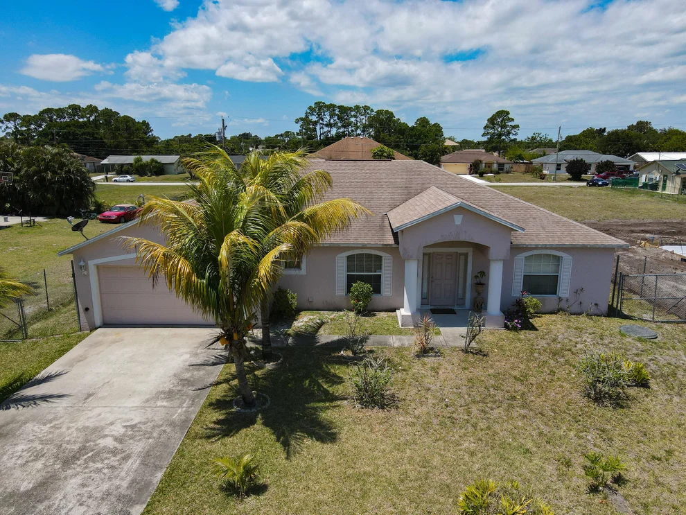 Unit for sale at 944 SW Del Rio Boulevard, Port St Lucie, FL 34953