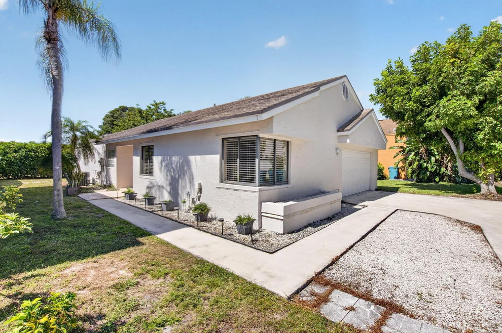 Unit for sale at 7 Kyle Way, Boynton Beach, FL 33426