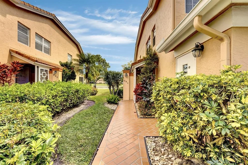 Unit for sale at 9757 Shadybrook Drive, Boynton Beach, FL 33437