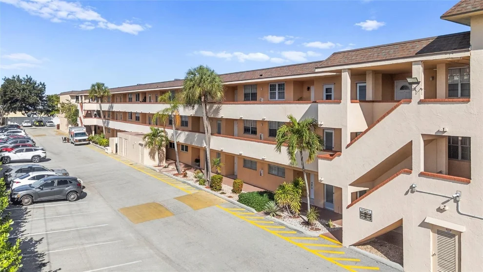Unit for sale at 4502 N Federal Highway, Lighthouse Point, FL 33064