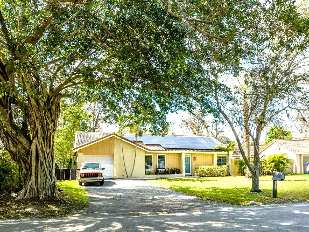 Unit for sale at 8992 Shadow Wood Boulevard, Coral Springs, FL 33071