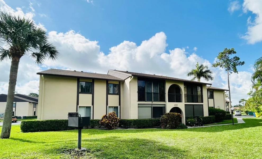 Unit for sale at 433 Pine Glen Lane, Greenacres, FL 33463