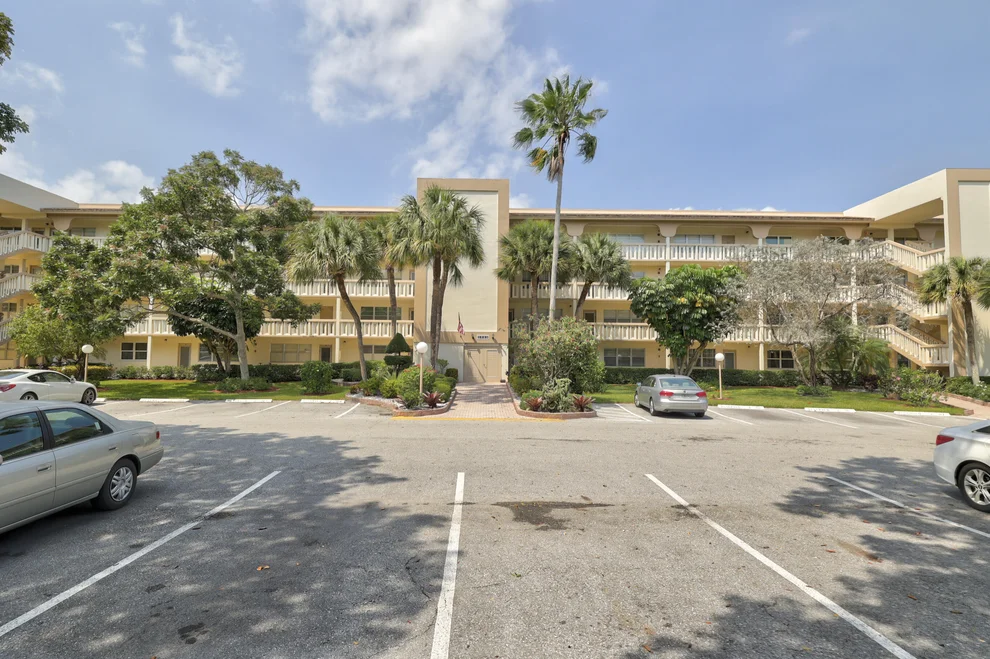 Unit for sale at 2905 Victoria Place, Coconut Creek, FL 33066