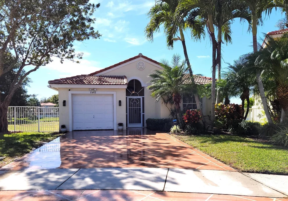 Unit for sale at 5642 Kingsmill Court, Lake Worth, FL 33463