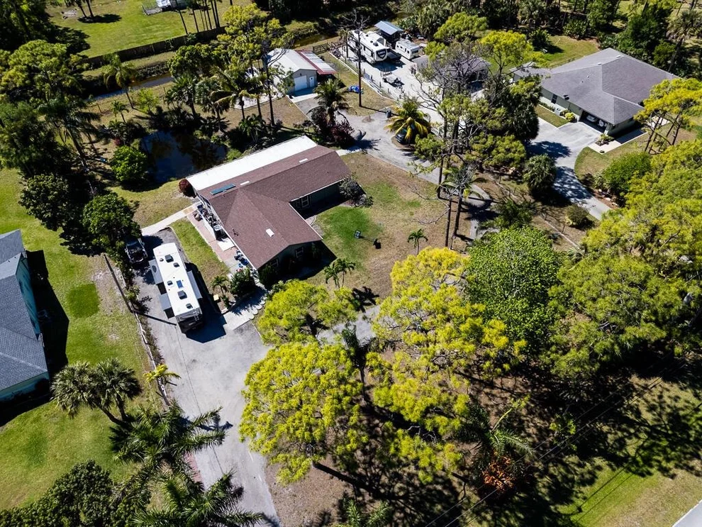 Unit for sale at 11352 Tangerine Boulevard, The Acreage, FL 33412