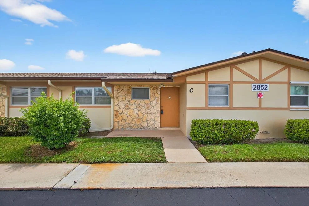 Unit for sale at 2852 Crosley C Drive W, West Palm Beach, FL 33415