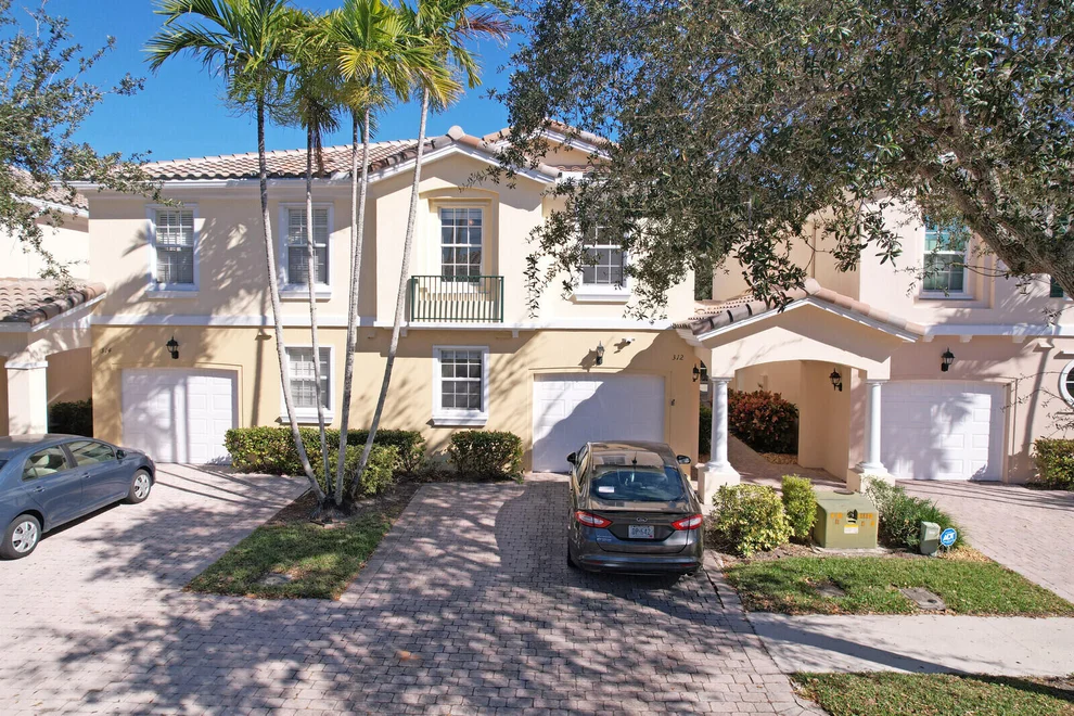 Unit for sale at 312 Salinas Drive, Palm Beach Gardens, FL 33410