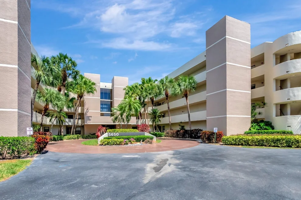 Unit for sale at 5650 Camino Del Sol, Boca Raton, FL 33433