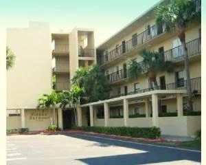Unit for sale at 890 N Federal Highway, Lantana, FL 33462