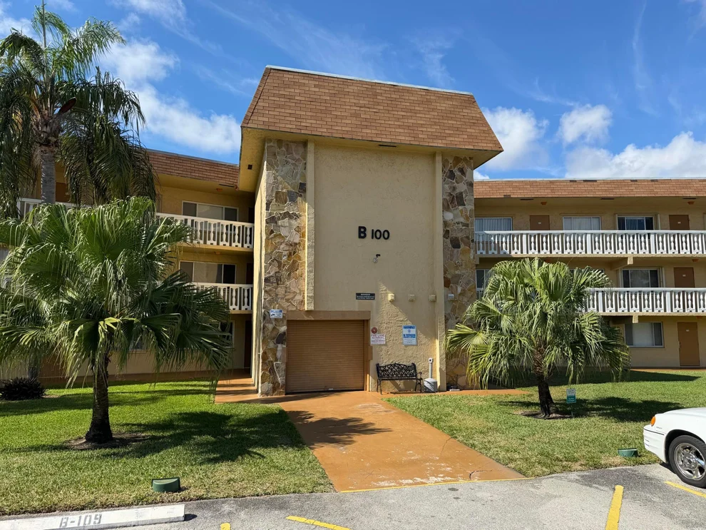 Unit for sale at 100 Village Green Circle E, Palm Springs, FL 33461