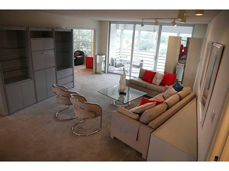 Unit for sale at 555 Oaks Lane, Pompano Beach, FL 33069