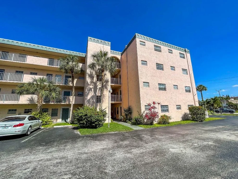 Unit for sale at 4281 NW 41st Street, Lauderdale Lakes, FL 33319
