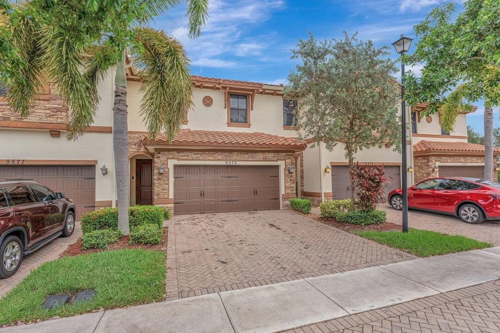 Unit for sale at 9575 Town Parc Circle S, Parkland, FL 33076