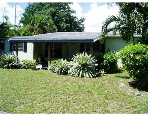 Unit for sale at 2912 N 58th Avenue, Hollywood, FL 33021