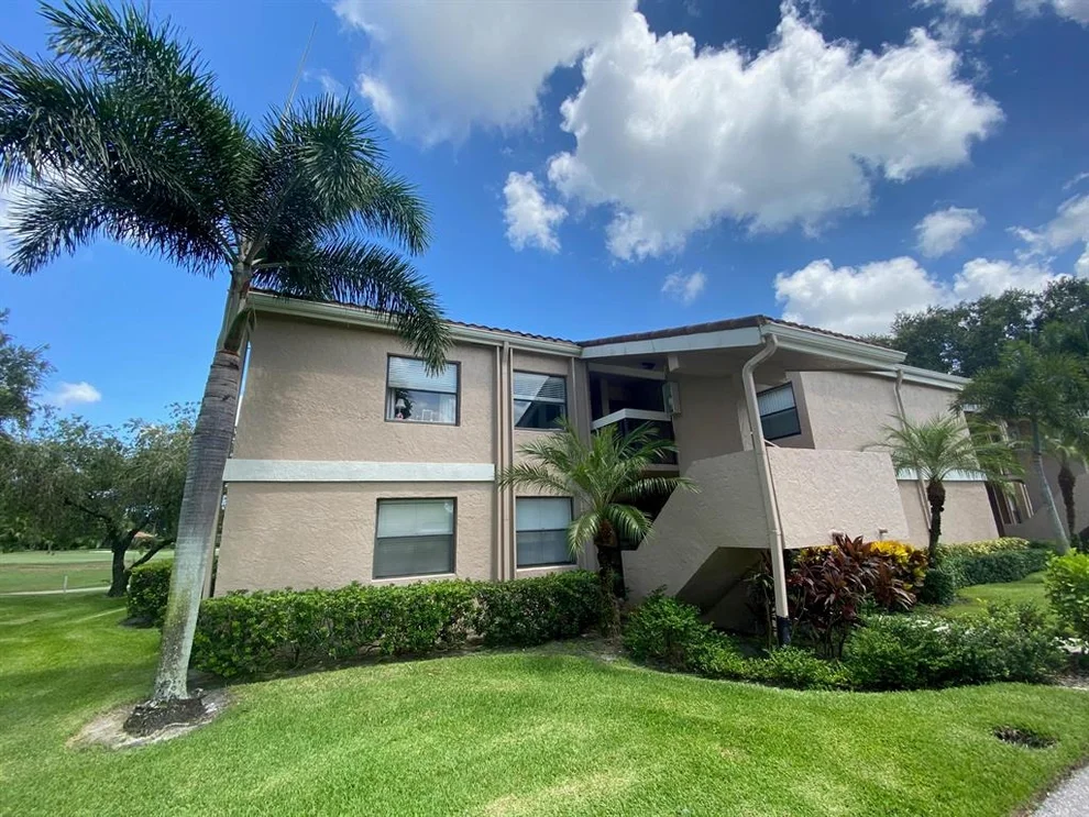 Unit for sale at 12962 Briarlake Drive, Palm Beach Gardens, FL 33418