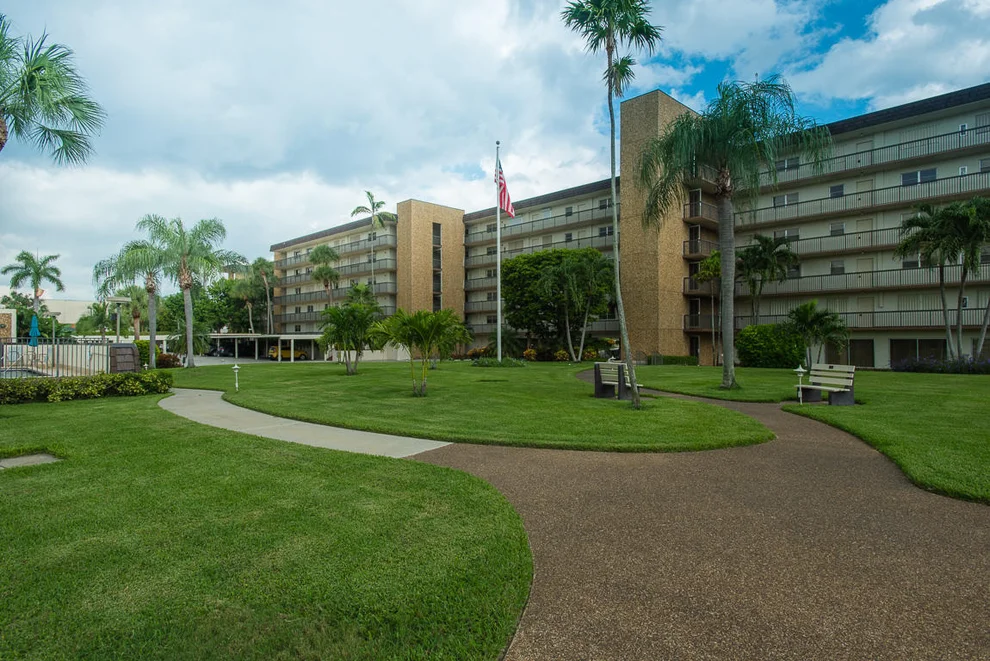 Unit for sale at 555 NW 4th Avenue, Boca Raton, FL 33432
