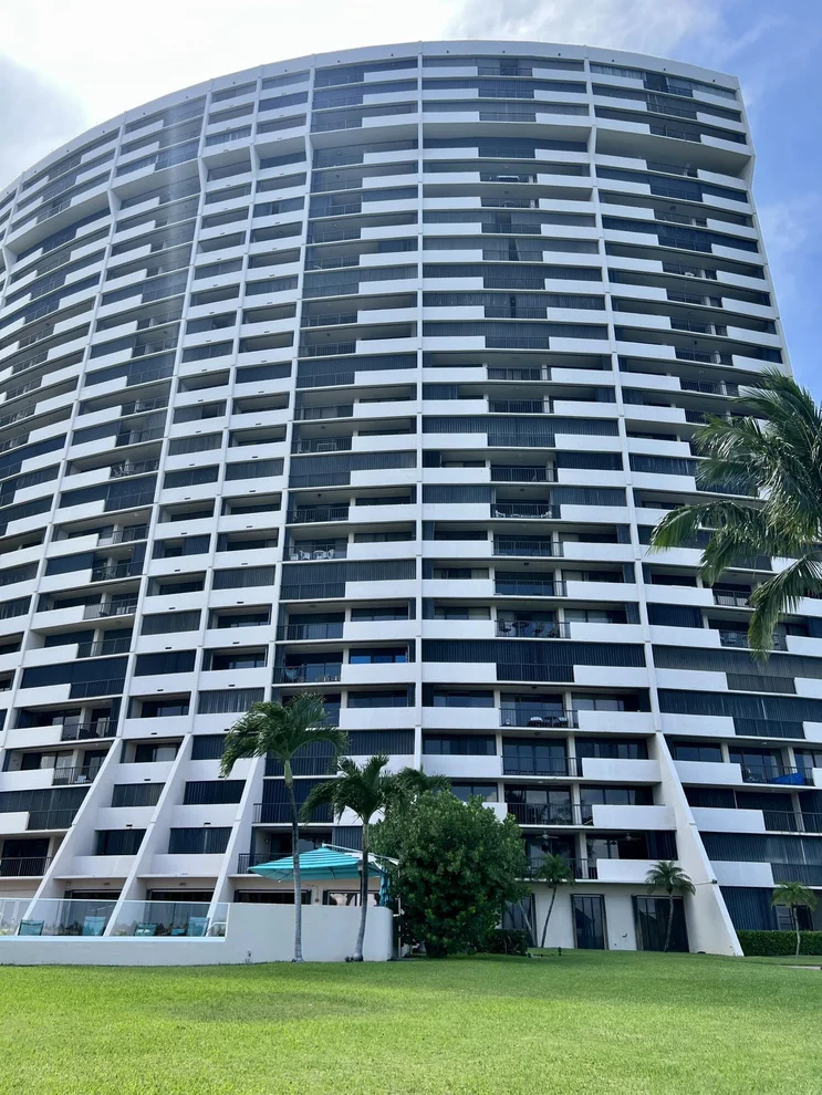 Unit for sale at 5200 N Flagler Drive, West Palm Beach, FL 33407