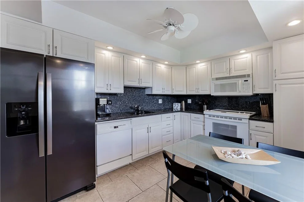 Unit for sale at 3900 Oaks Clubhouse Drive, Pompano Beach, FL 33069