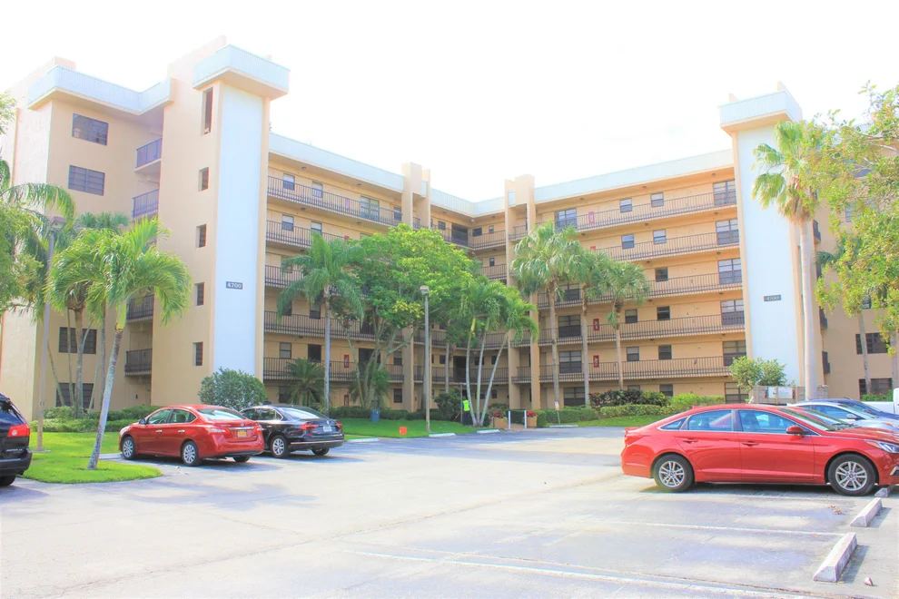 Unit for sale at 4700 Lucerne Lakes Boulevard, Lake Worth, FL 33467
