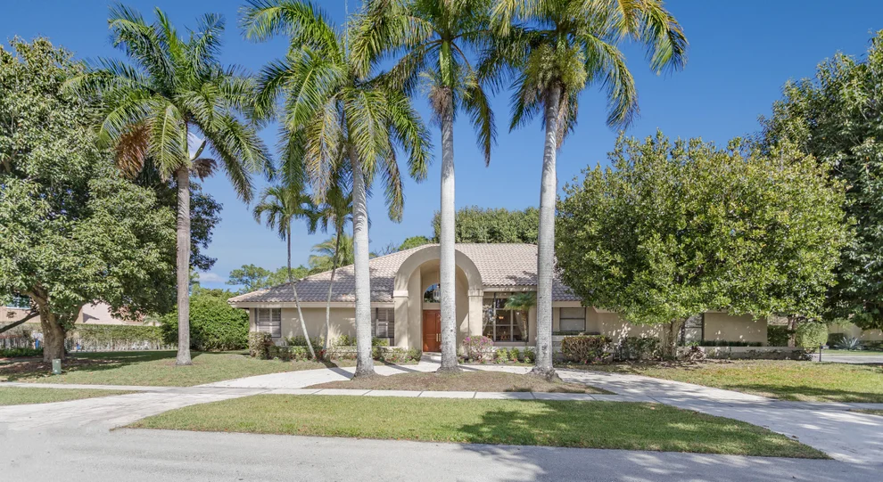 Unit for sale at 4905 Oxford Circle, Boca Raton, FL 33434