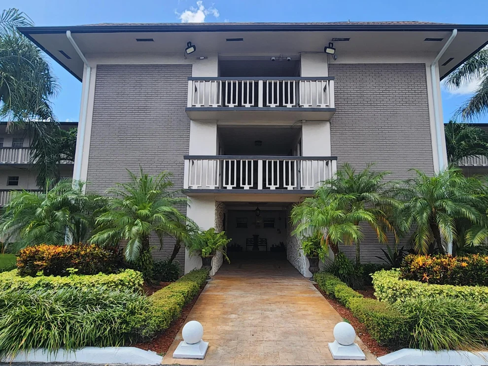 Unit for sale at 4900 WASHINGTON Street, Hollywood, FL 33021