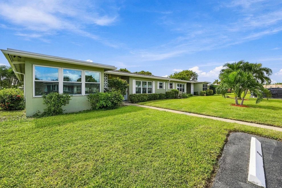 Unit for sale at 260 N High Point Boulevard, Boynton Beach, FL 33435