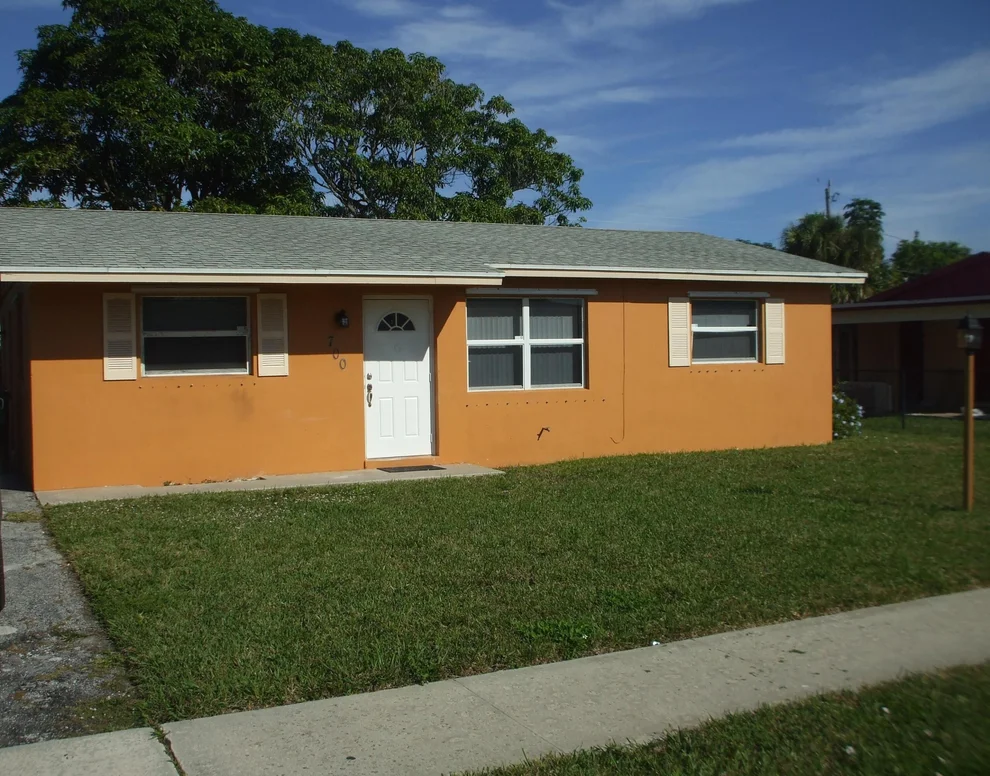 Unit for sale at 700 W 35th Street, Riviera Beach, FL 33404
