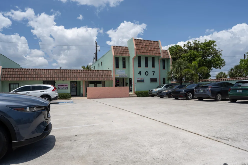 Unit for sale at 401 S Dixie Highway, Lake Worth Beach, FL 33460