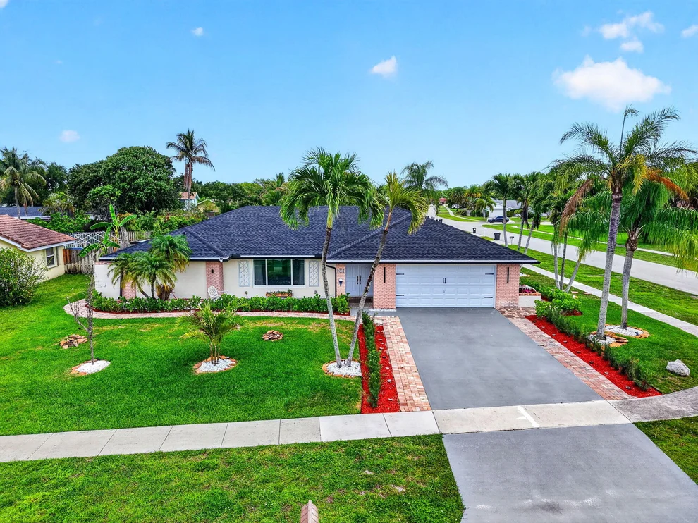 Unit for sale at 990 Hickory Trail, Wellington, FL 33414