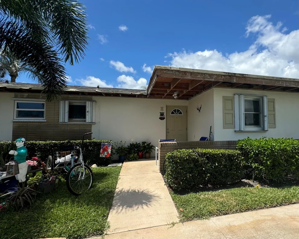 Unit for sale at 2834 Crosley Drive E, West Palm Beach, FL 33415