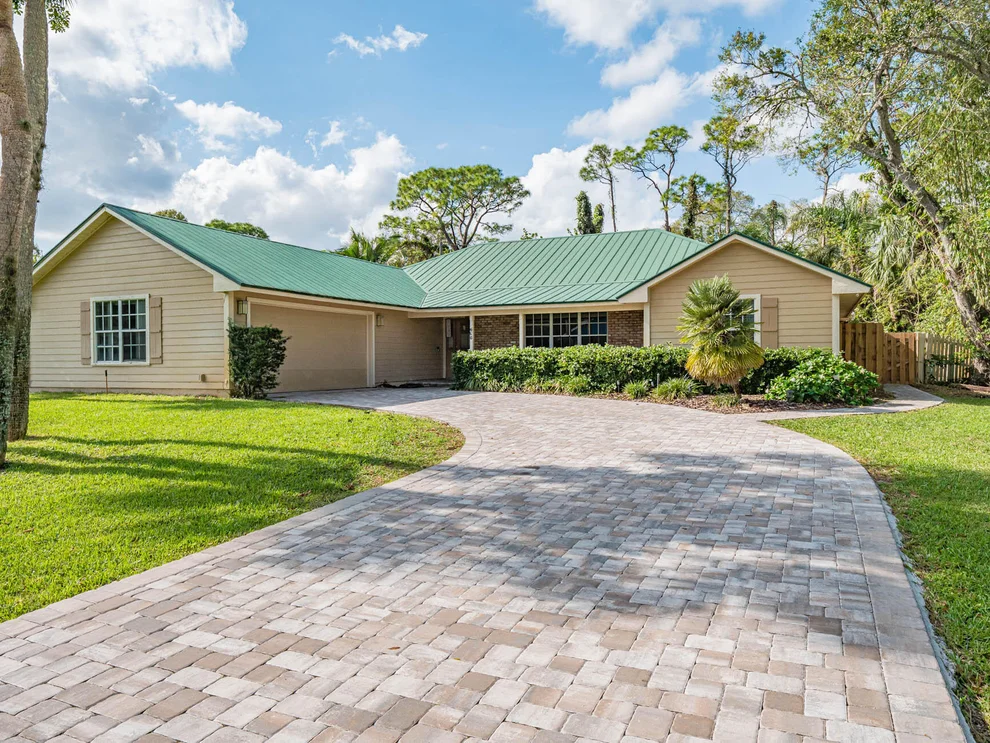 Unit for sale at 635 39th Court SW, Vero Beach, FL 32968