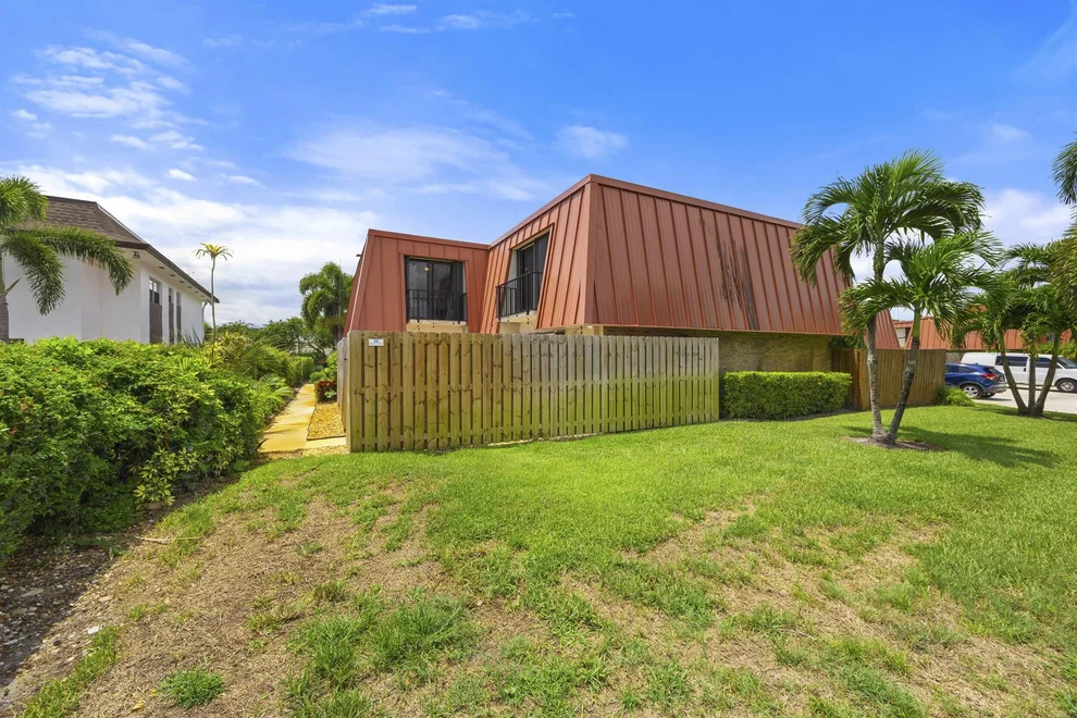 Unit for sale at 3157 Gardens East Drive, Palm Beach Gardens, FL 33410