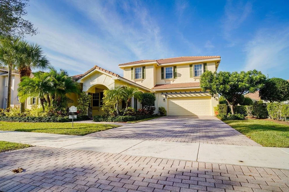 Unit for sale at 109 Via Azurra, Jupiter, FL 33458