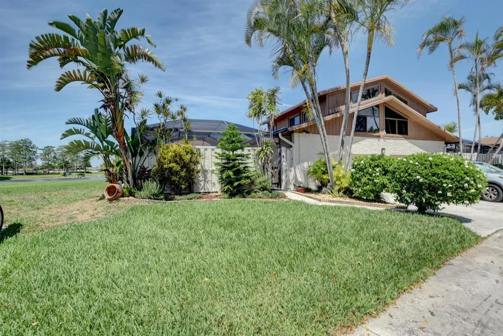 Unit for sale at 9746 Boca Gardens Circle N, Boca Raton, FL 33496