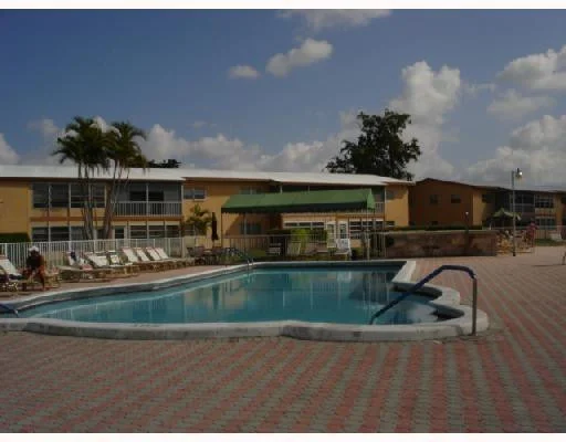 Unit for sale at 7600 NW 4th Place, Margate, FL 33063