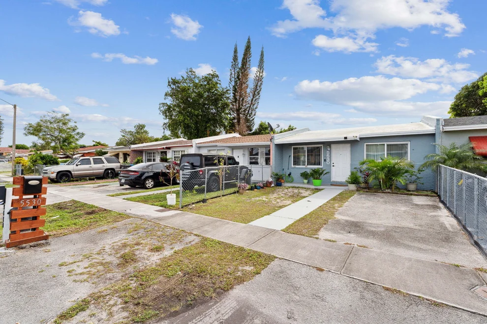 Unit for sale at 5530 SW 38 Street, West Park, FL 33023