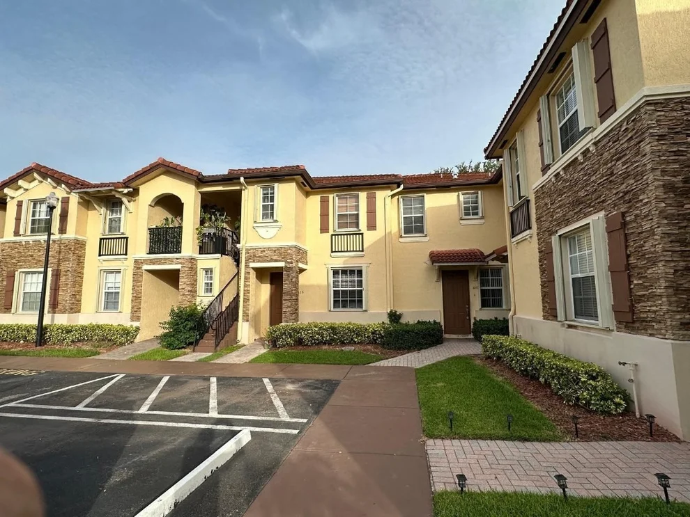Unit for sale at 1575 NE 33 Avenue, Homestead, FL 33033