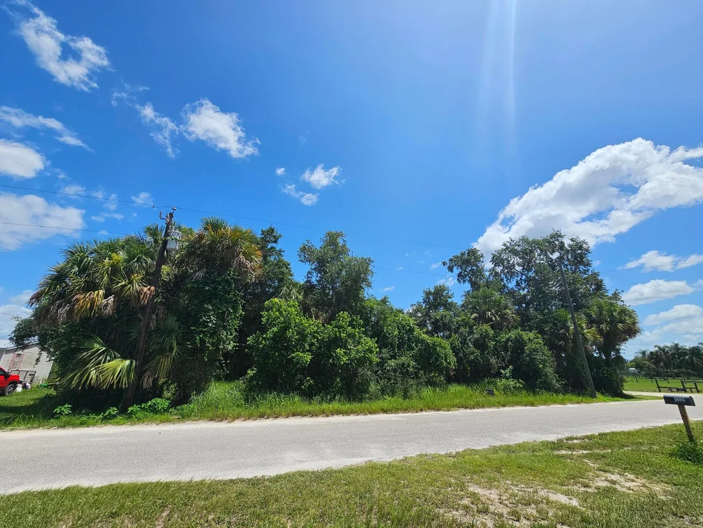 Unit for sale at 1875 NE 308th Street, Okeechobee, FL 34972