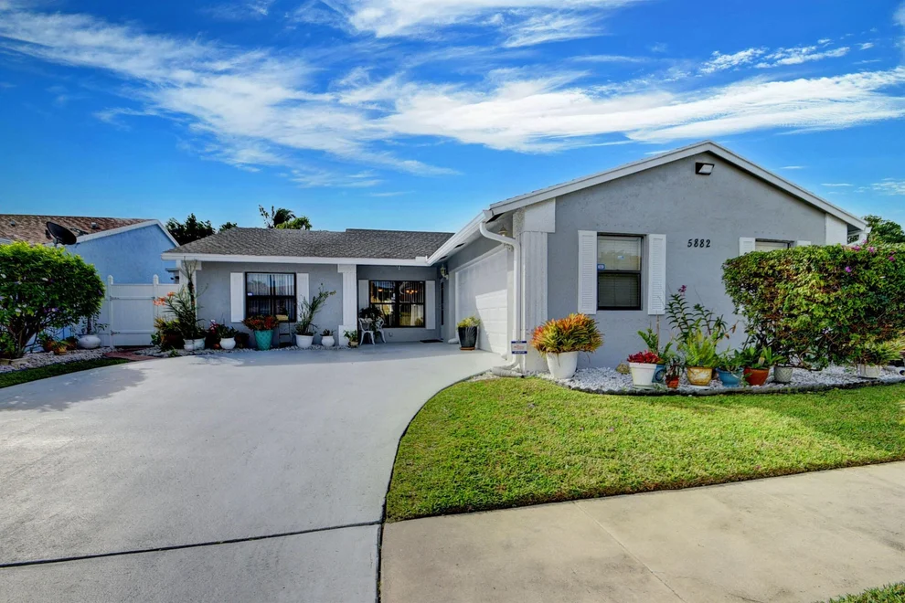 Unit for sale at 5882 Lincoln Circle W, Lake Worth, FL 33463