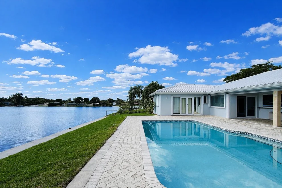 Unit for sale at 7130 SW 9th Street, Plantation, FL 33317