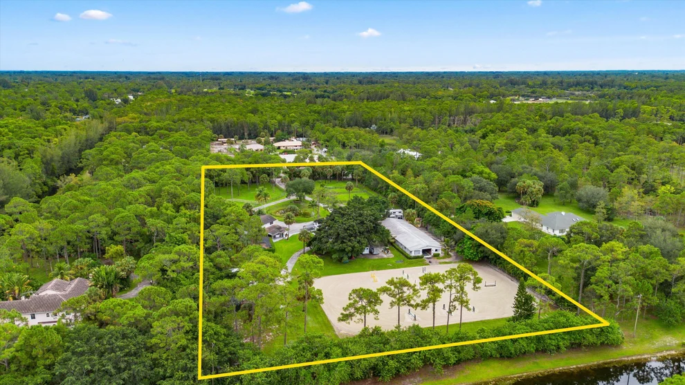 Unit for sale at 2915 Doe Trail, The Acreage, FL 33470