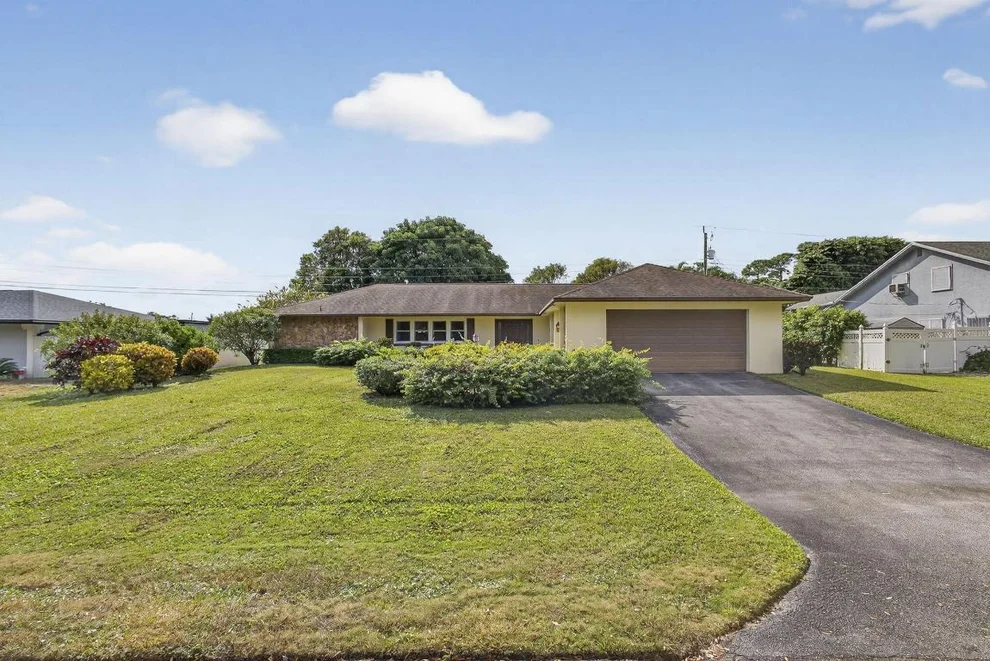 Unit for sale at 19 E Arch Drive, Lake Worth, FL 33467