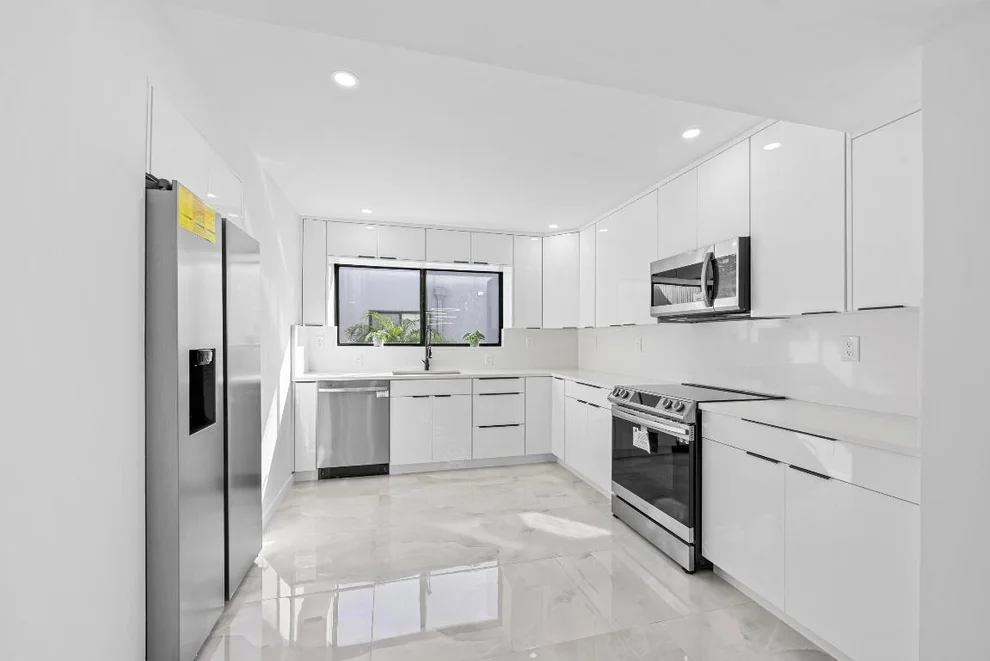 Unit for sale at 15450 Pembridge Avenue, Delray Beach, FL 33484