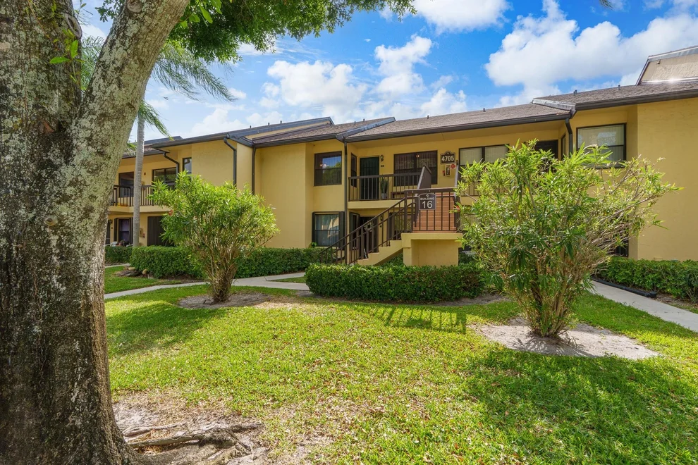 Unit for sale at 4705 Lucerne Lakes Boulevard, Lake Worth, FL 33467