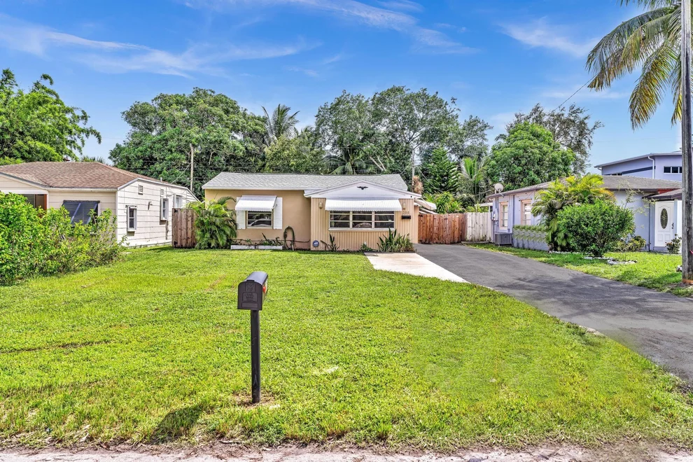 Unit for sale at 308 SW 10th Street, Fort Lauderdale, FL 33315