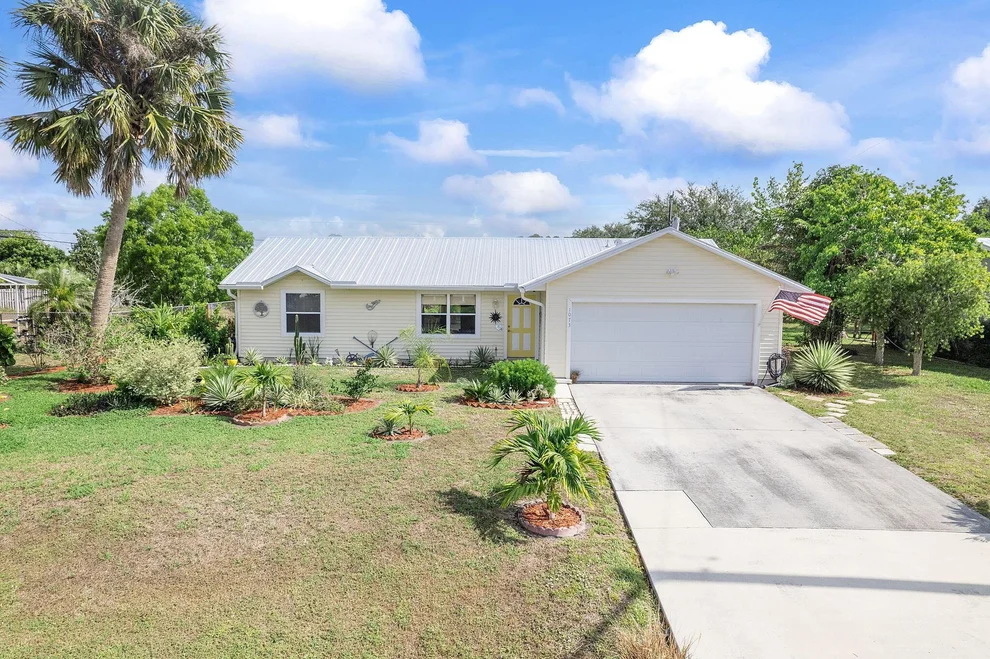 Unit for sale at 1073 SW Dubuque Avenue, Port St Lucie, FL 34953